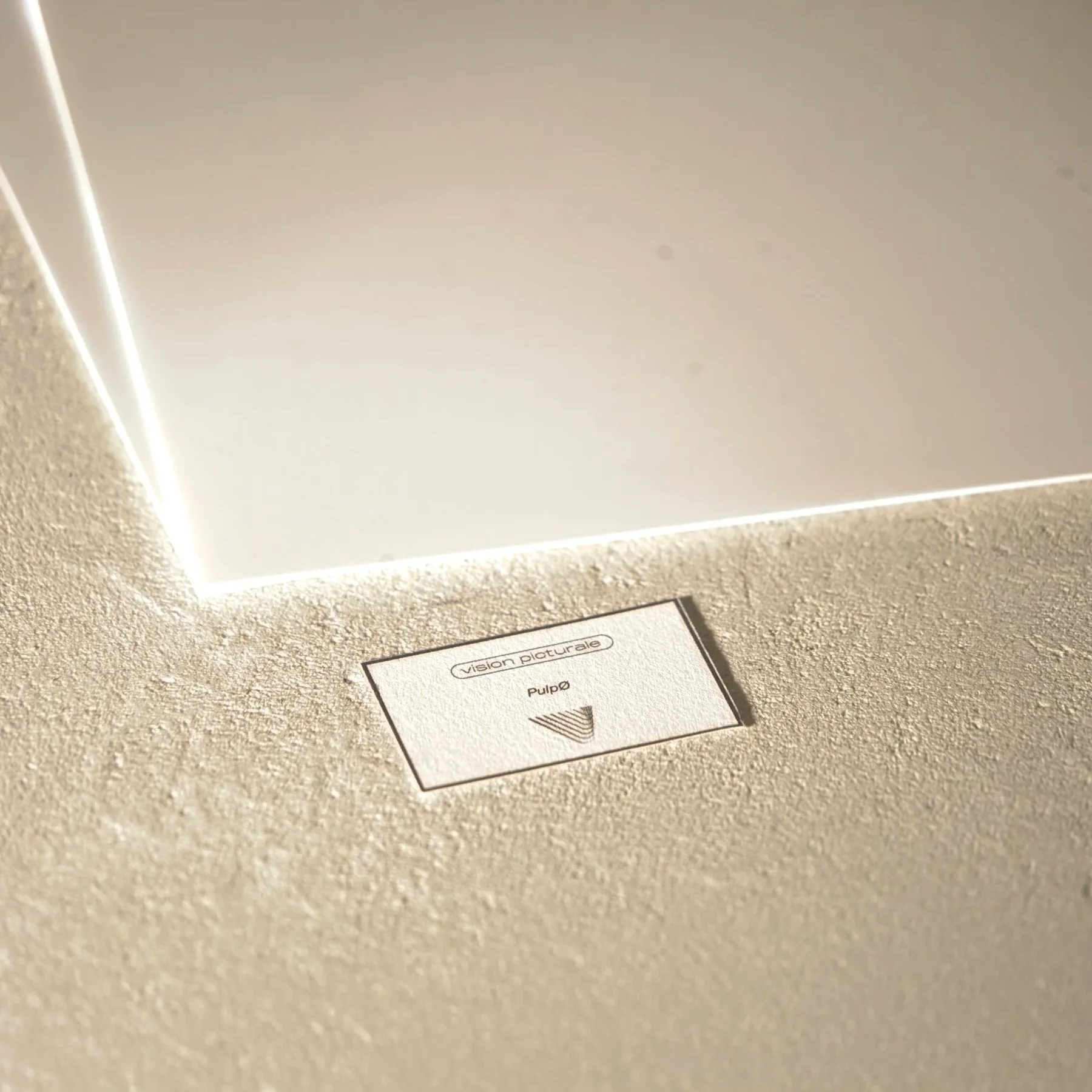 PULPØ — feuille rigide blanche de 900 g/m², avec son étiquette, 25 × 35 cm